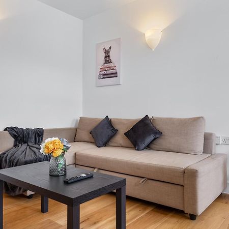 Appartamento Modern Flat In Stockwell, 10 Mins From Oxford Circus Londra Esterno foto
