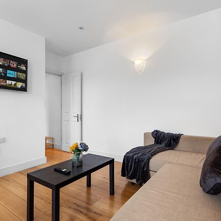 Appartamento Modern Flat In Stockwell, 10 Mins From Oxford Circus Londra Esterno foto