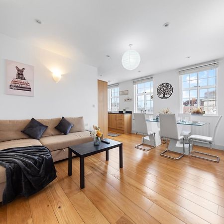 Appartamento Modern Flat In Stockwell, 10 Mins From Oxford Circus Londra Esterno foto